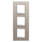 GEWISS - GEWGW16227XS PLACCA LUX INTERNATIONAL - IN METALLO - 2+2+2 POSTI VERTICALE - ALLUMINIO SPAZZOLATO - CORNICE BRONZO CHIARO OPACO - CHORUSMART
