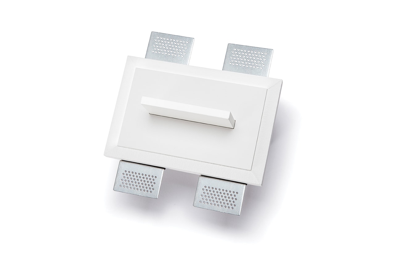 BELFIORE SRL - NVT2508A-30135 9010 propone un connubio tra CRISTALY e ALUMITE sviluppando una serie di articoli ad incasso dall’estetica minimale.