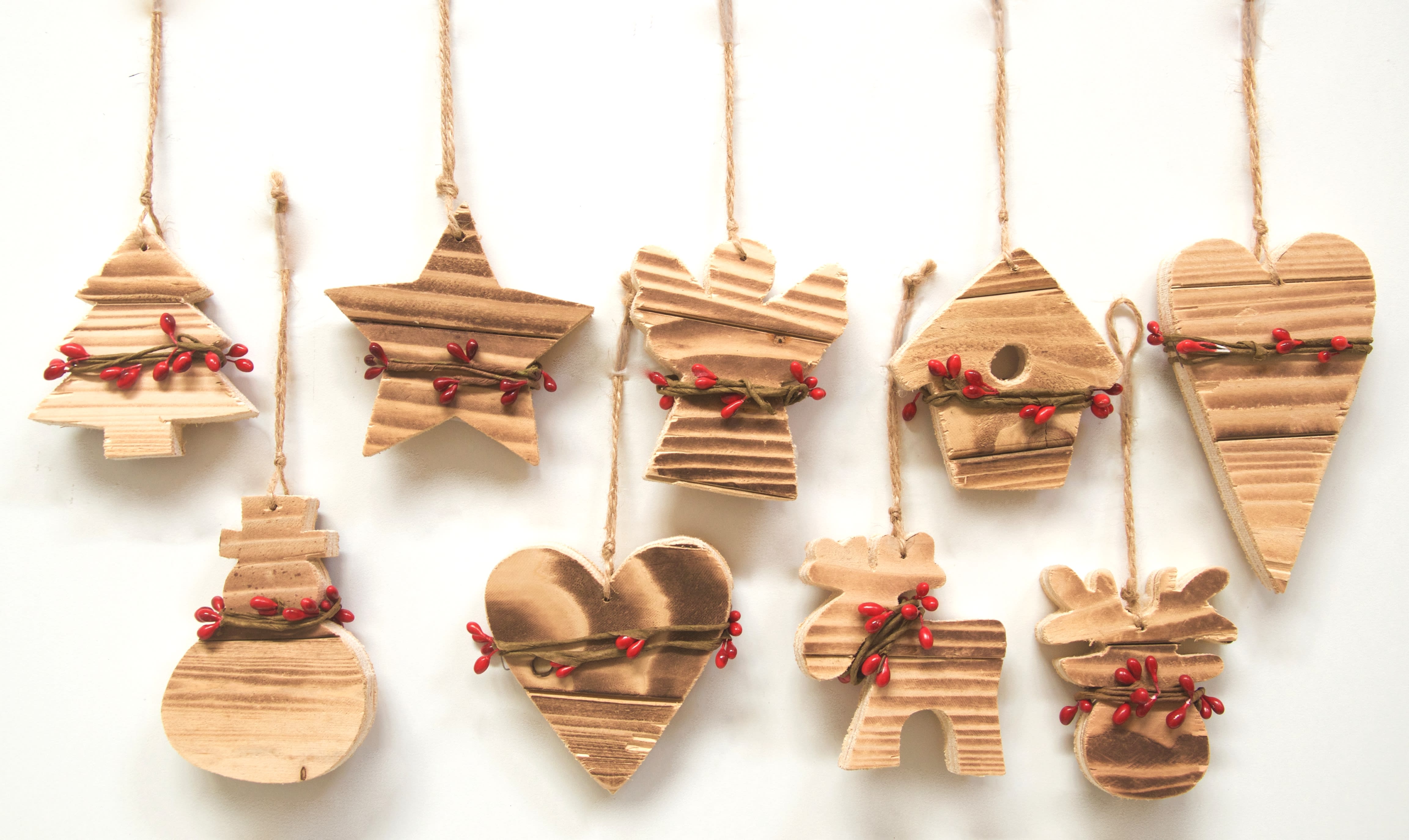 GIOCOPLAST NATALE SP - GCP34015279 ADDOBBO LEGNO DECORATO CM 7 - 9 ASS