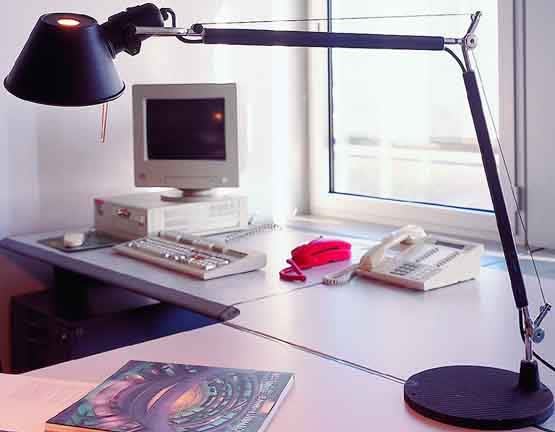 ARTEMIDE ITALIA SRL - ARMA004430 TOLOMEO TAVOLO INCANDESCENTE NERA 220V