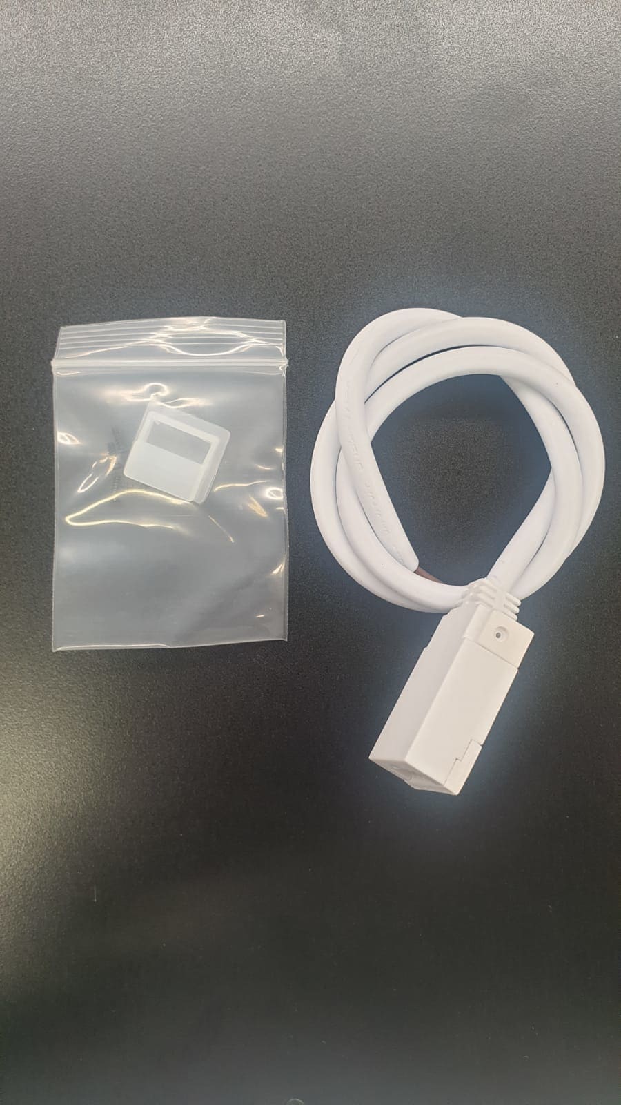 DIGIMAX SRL - DIXCT-C23012W CONNETTORE STRIP 230V 5 VITI