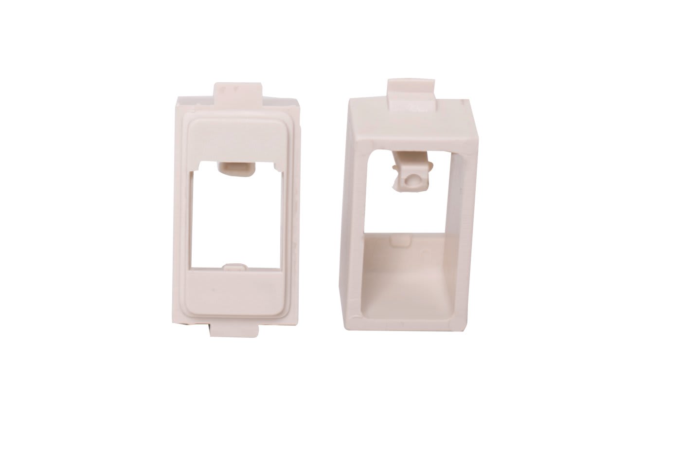 ADMK ITALIA SRLS - ADMBT 3885 ADATTATORE MINI-COM COMPATIBILE B-TICINO