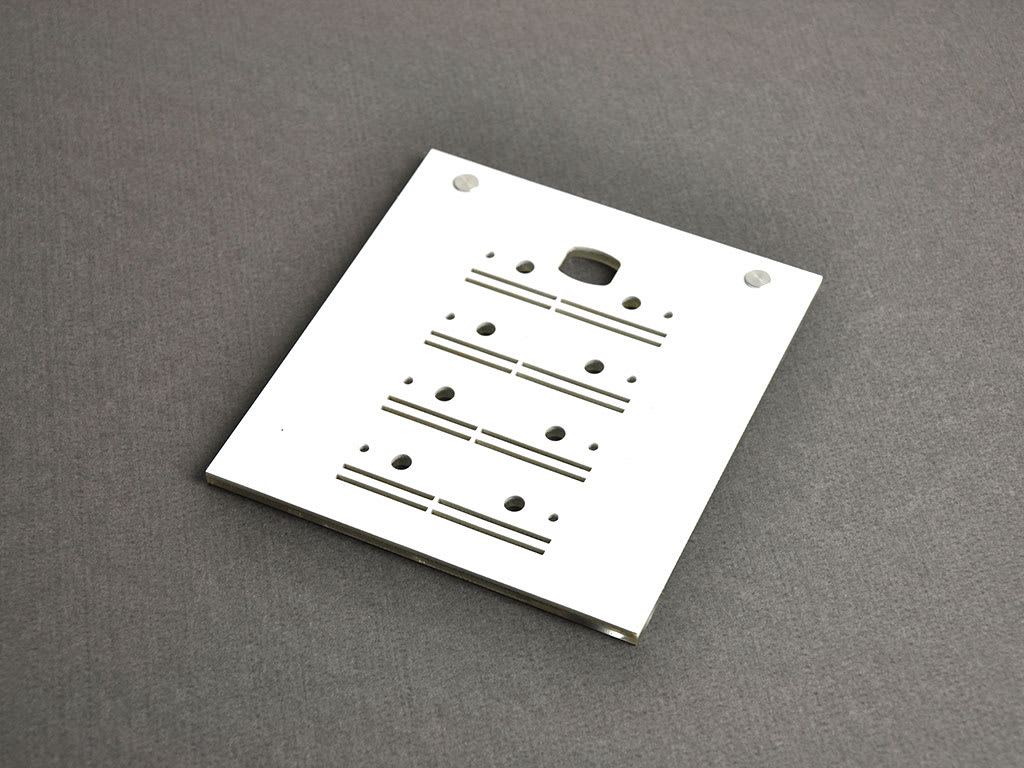 CEMBRE SPA - CEM991004 PIASTRA MG2-WTB PER TARGHETTE MG-CPM-05