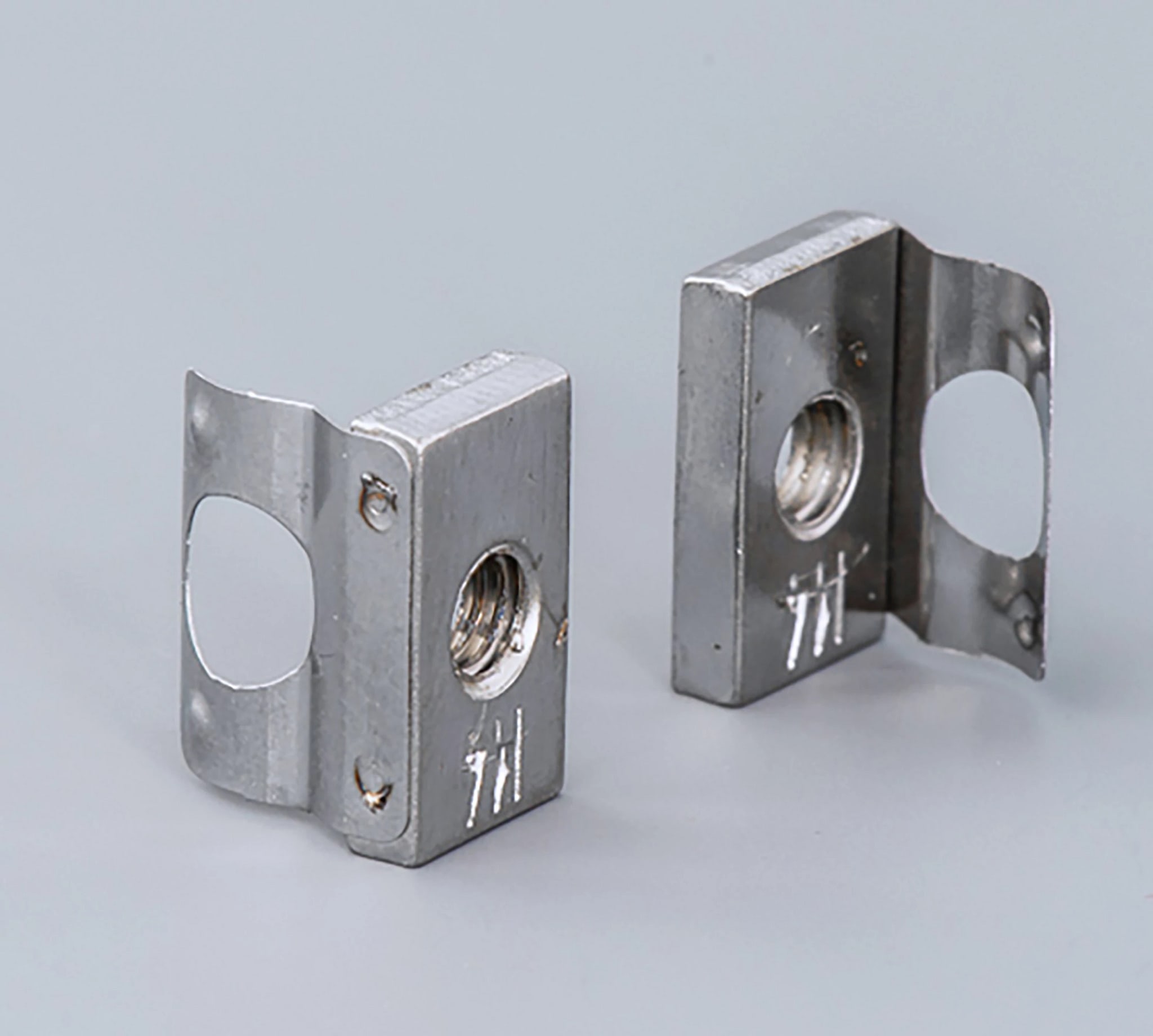 ELDON AUSTRIA GMBH - HOFOISN04 Set di dadi elastici M4