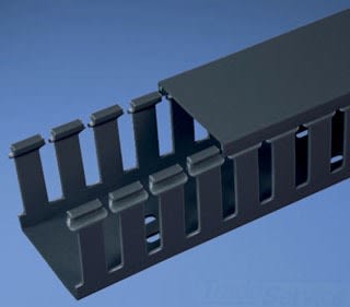 PANDUIT - PANG2X4BL6 PASSACAVO A PETTINE CON SLOT AMPI.