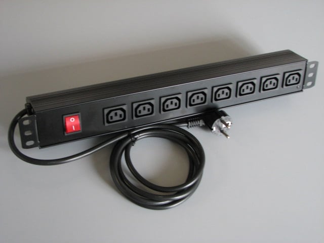 LINK4COM SRLS - LK4PS8VDEI-A 8 prese C13 19  Int lum 10A 230V cavo 2m
