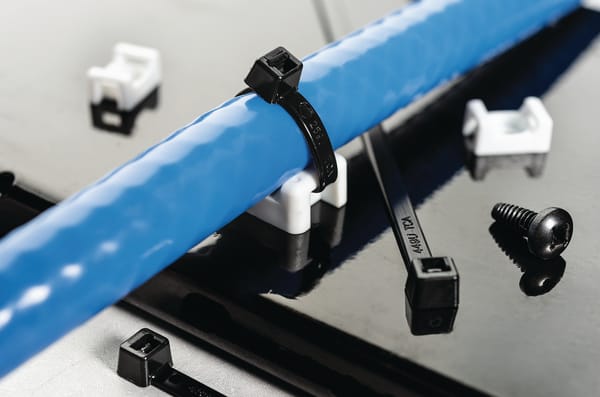HELLERMANNTYTON Srl HEE151-30400 SUPPORTO FISSAGGIO A VITE NERO CTM1