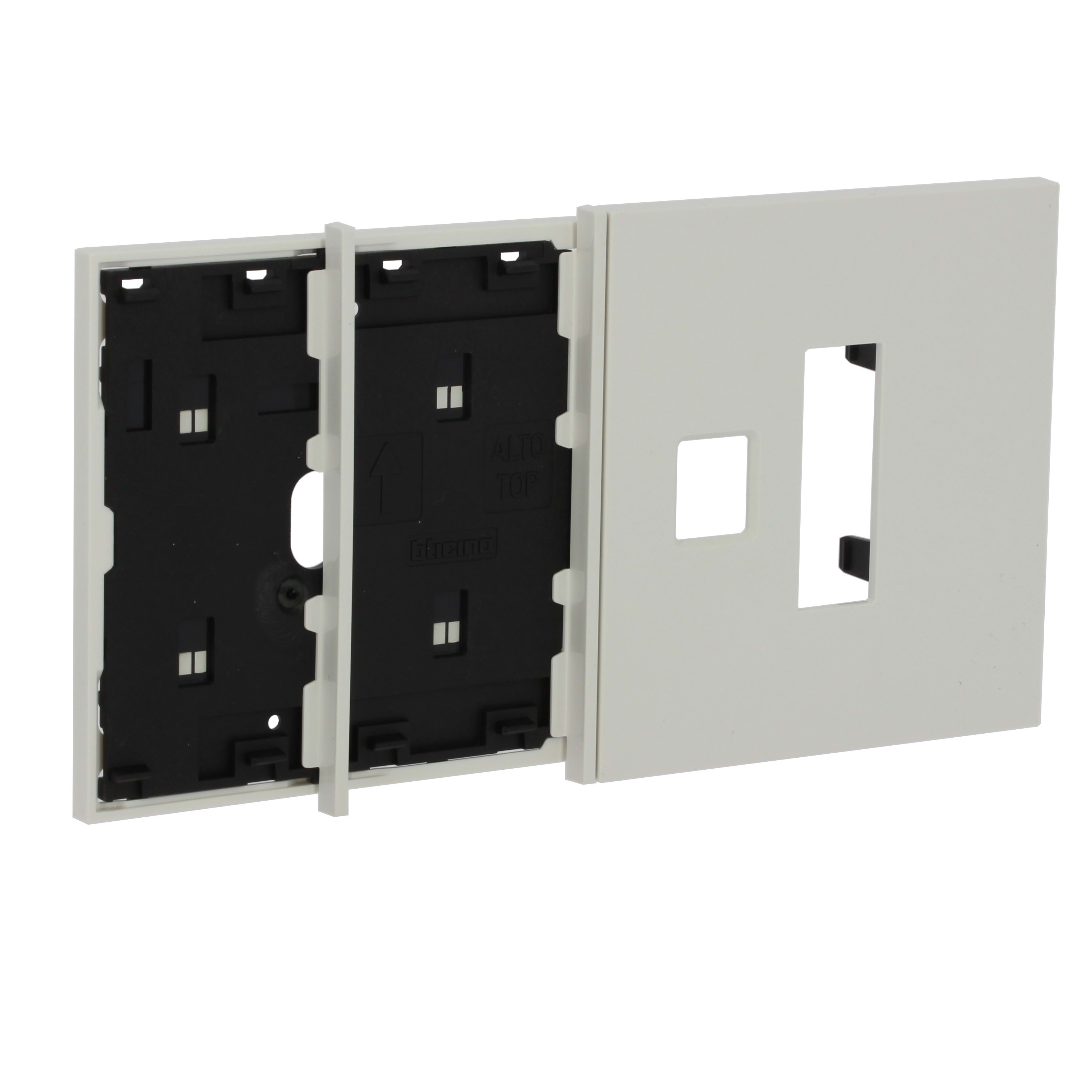 BTICINO BTIKW8104M13C L.NOW FRAME 4M MOSTRINA PRESA + USB BIAN