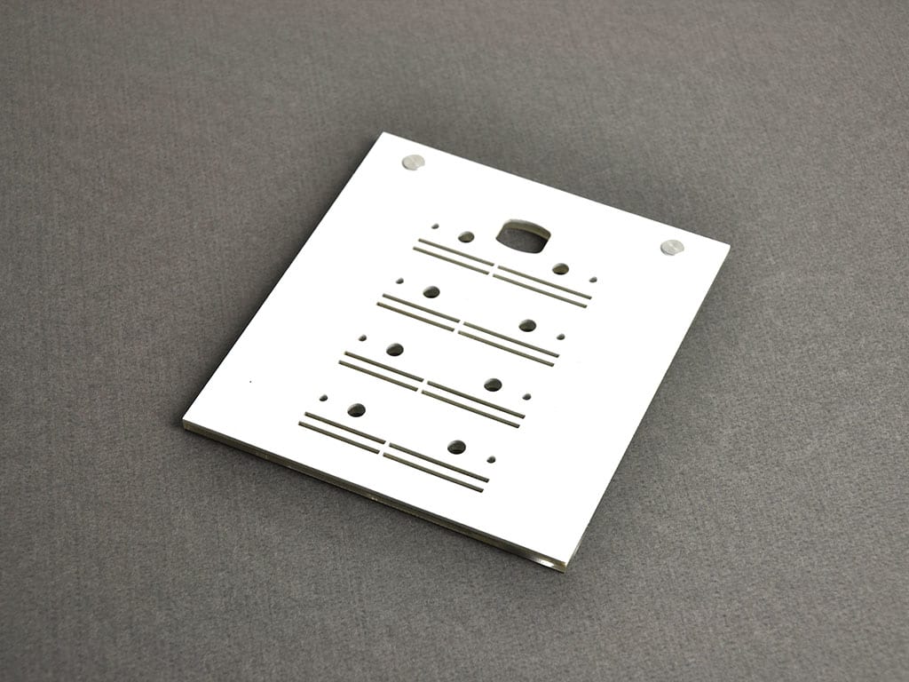 CEMBRE SPA - CEM991004 PIASTRA MG2-WTB PER TARGHETTE MG-CPM-05