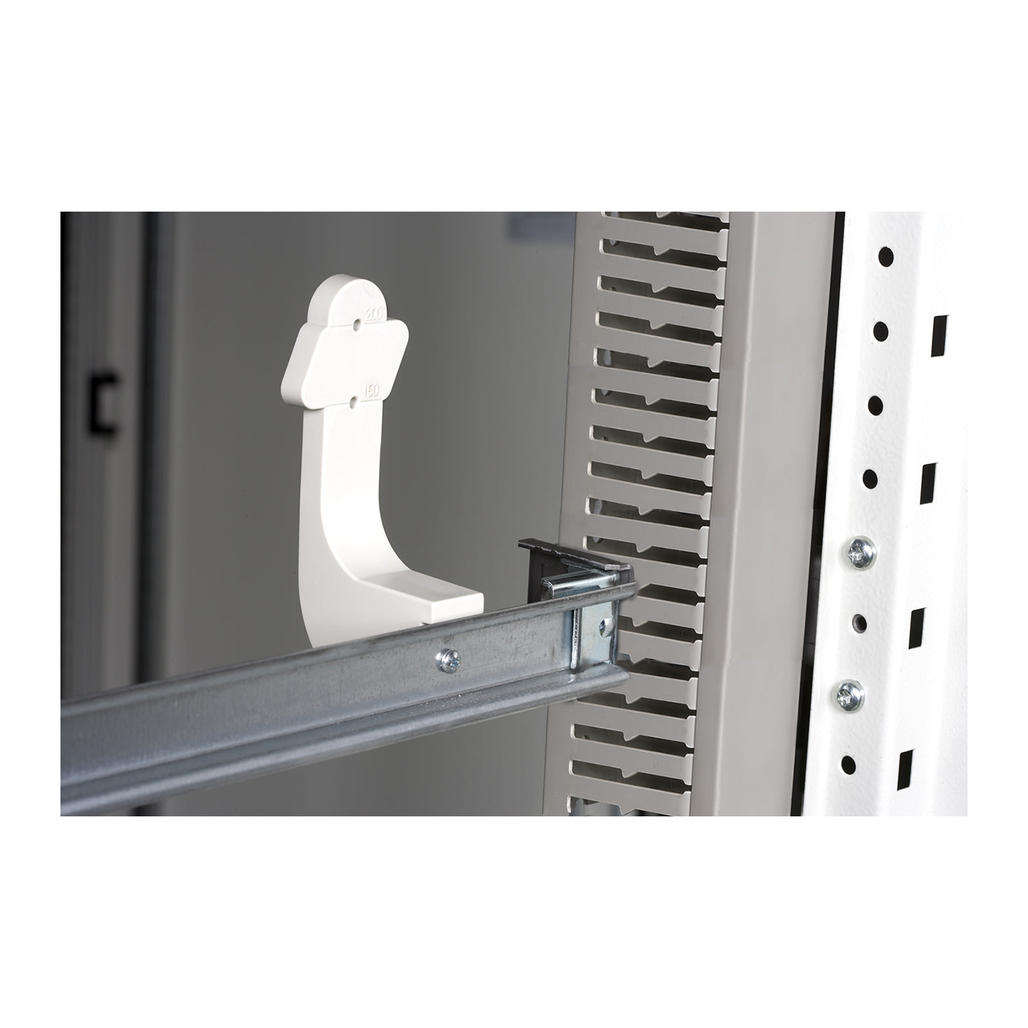 CHINT ITALIA INVESTM - CHTCHT49366 GUIDA DIN+SUPPORTO CAN. VERT. XARMADIO L