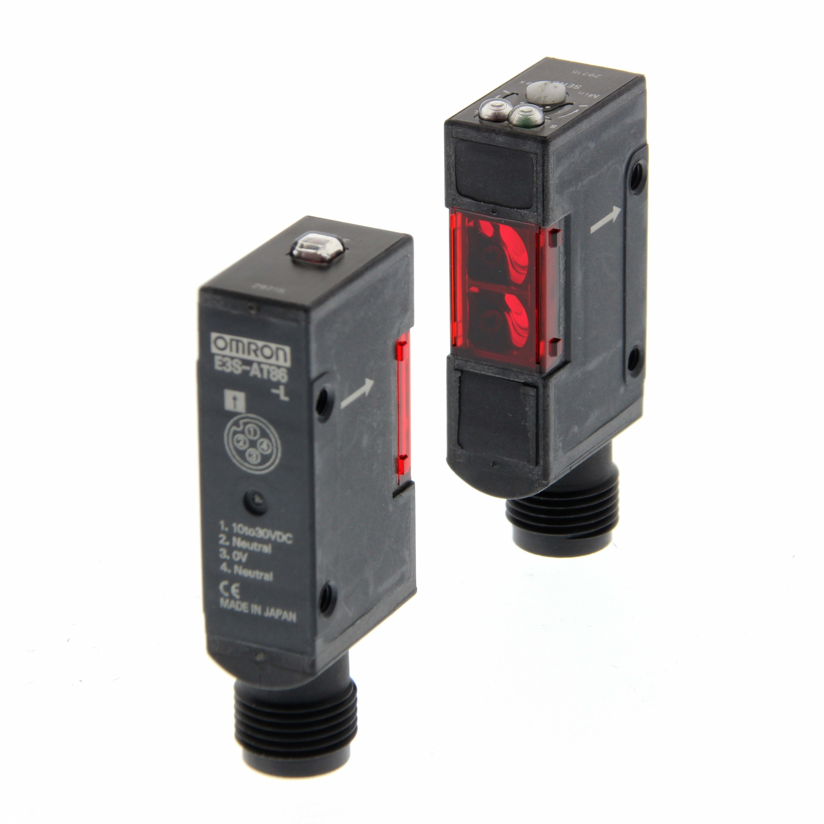 OMRON OMRE3SAT86-13045800 SENSORE E3SA, RAD., SBAR.7M, PNP, CONN.