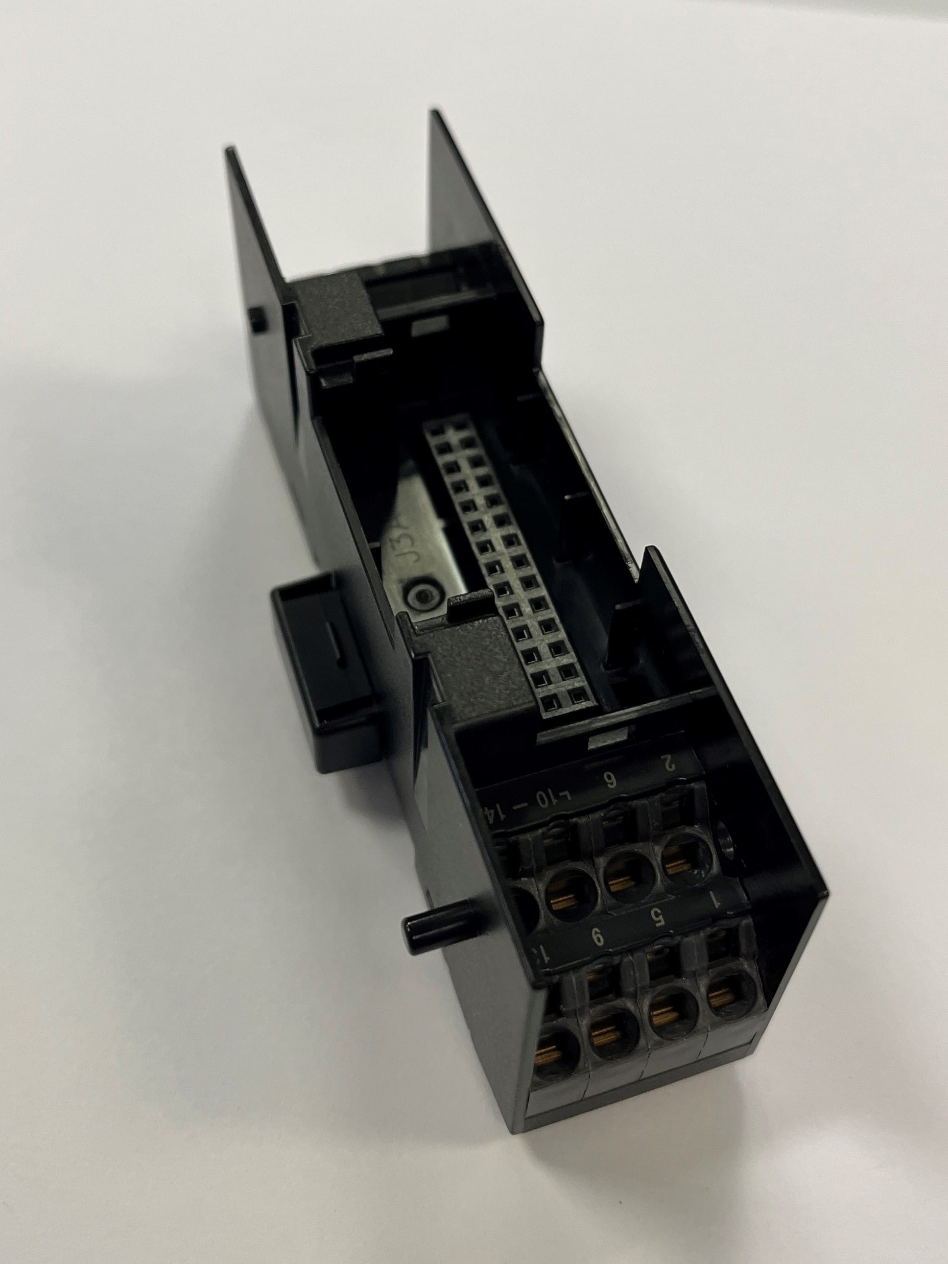 OMRON - OMRE5DCSCT1B PRESA PER E5DC-B CON TERMINALE PUSH-IN P