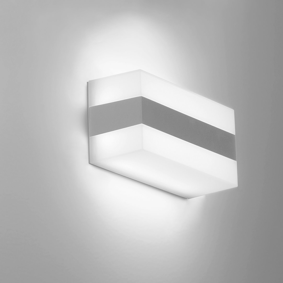 NOBILE ITALIA NOBIC20/3K/G APPLIQUE 8W 3K IP65 220-240V OP FASCIA G