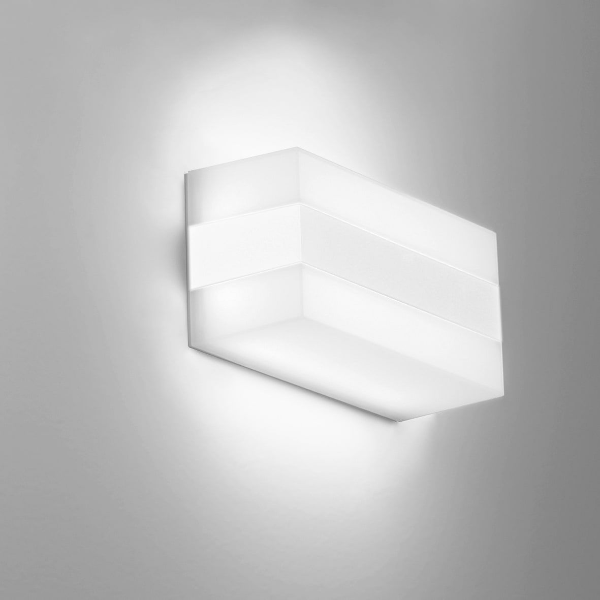 NOBILE ITALIA NOBIC20/3K/W APPLIQUE 8W 3K IP65 220-240V OP FASCIA B