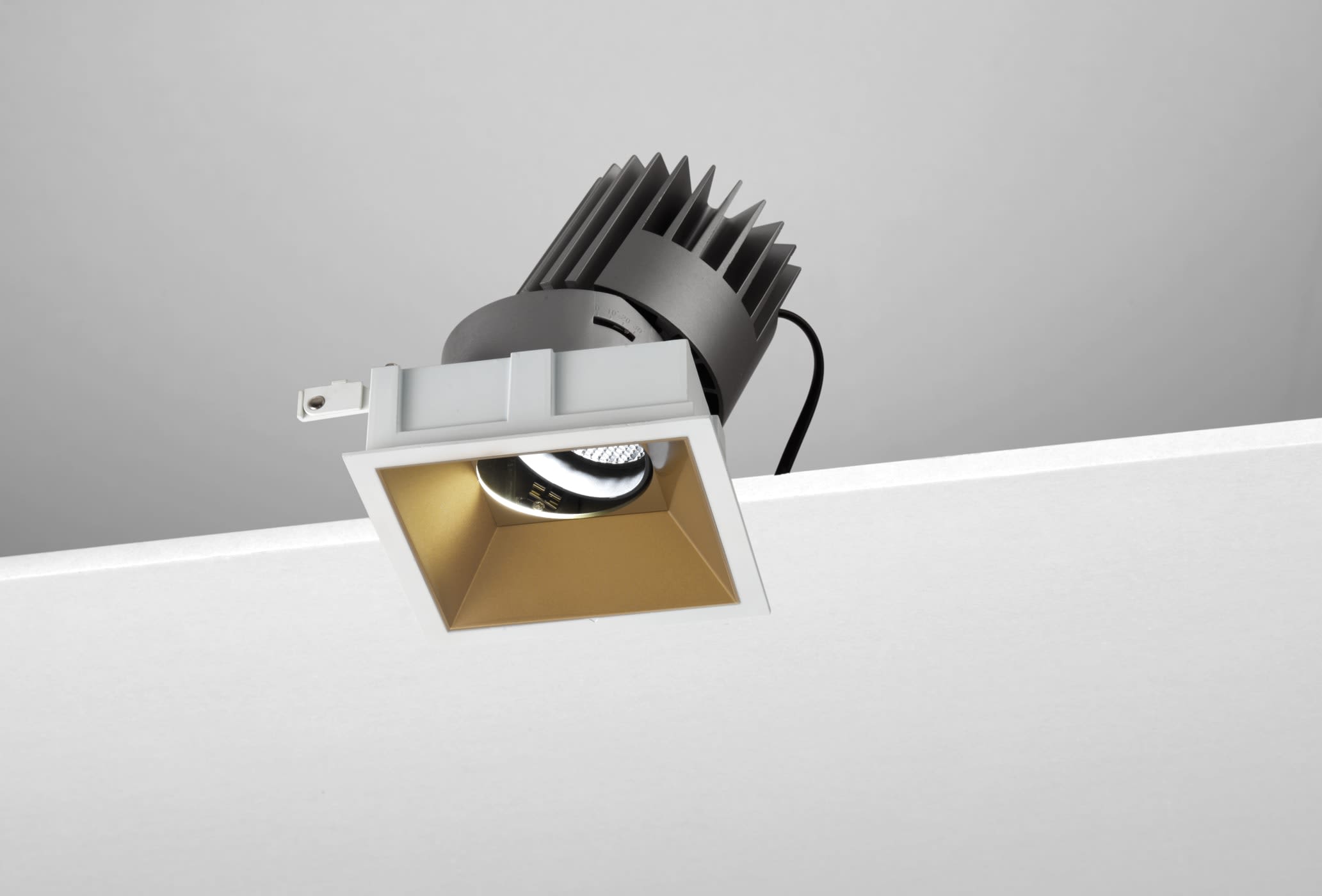 NOBILE ITALIA - NOBM1SA/CM/3K13/G6 INC.ORIEN. QUAD./C L100 13W 3K GD ON-OFF