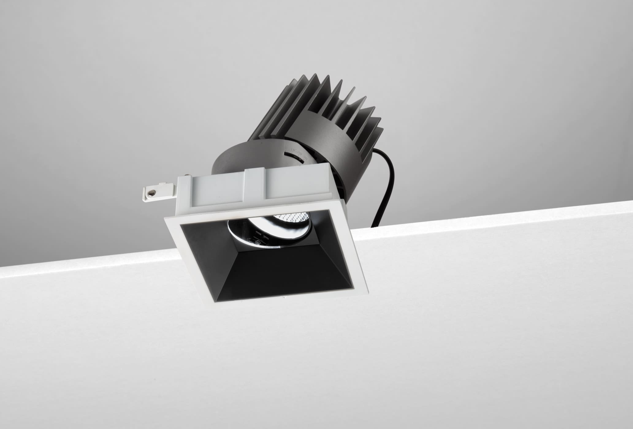 NOBILE ITALIA - NOBM1SA/CM/3K18/B6 INC.ORIEN. QUAD./C L100 18W 3K NE ON-OFF