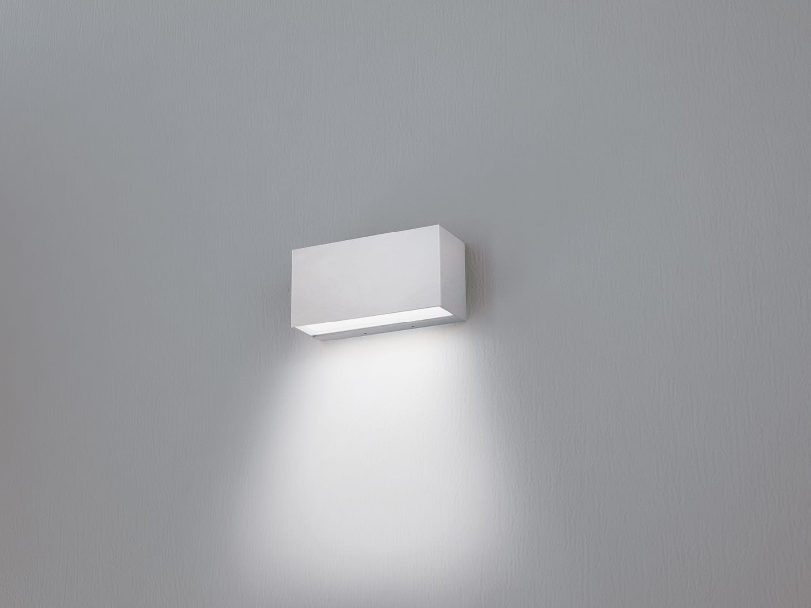 NOBILE ITALIA NOBBA20/1A/4K/G APPLIQUE MONOEM. 15W 4K 85 IP65 230V GR