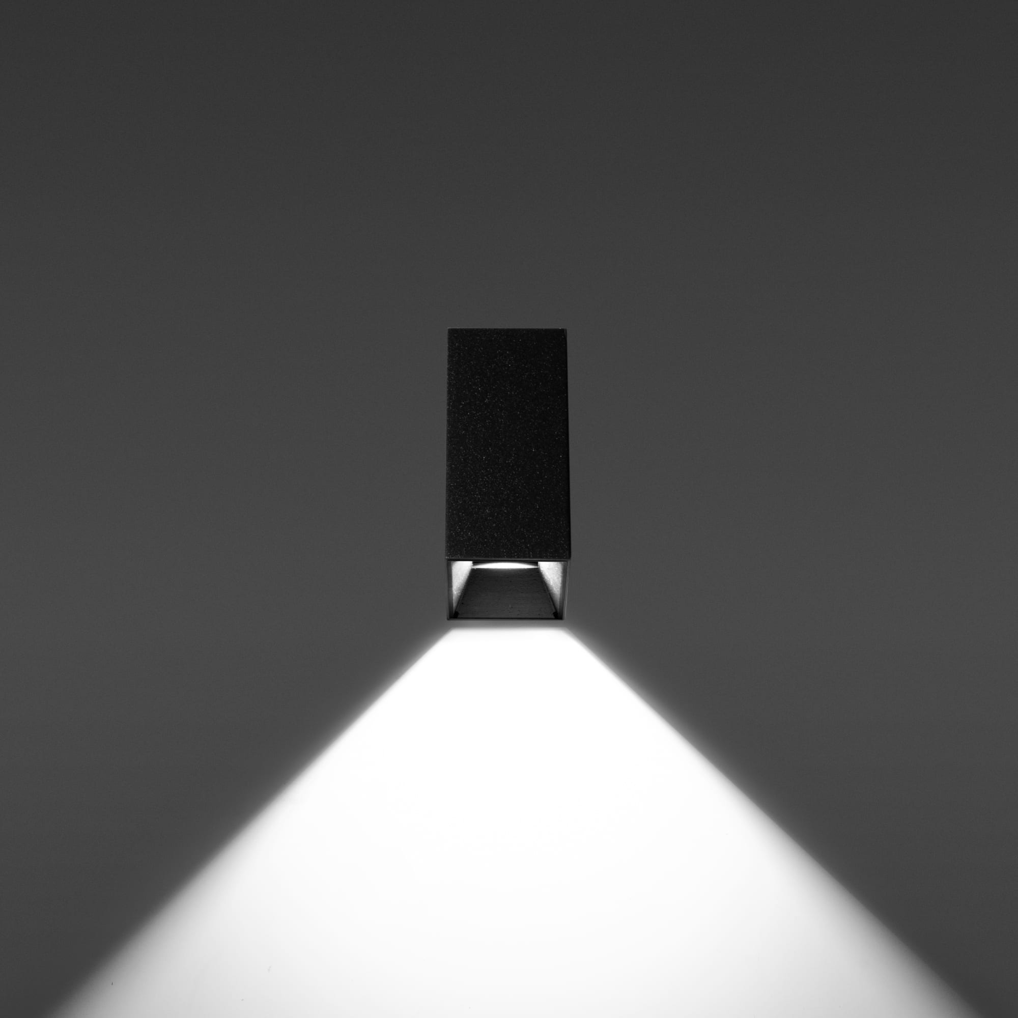 SIMES SPA - SMVS.2550W.09 APPLY RETT 1FIN+COB 930 230V NER