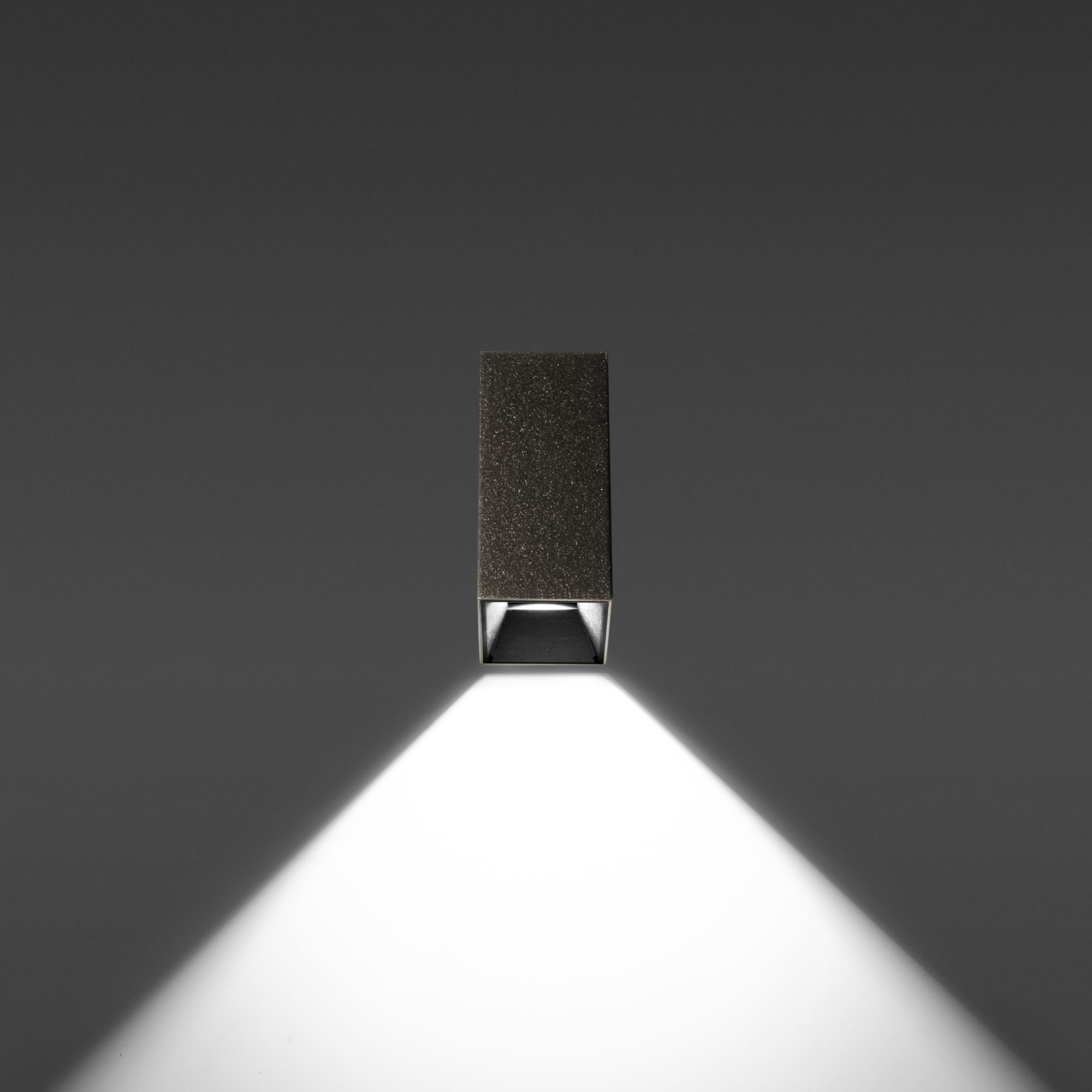 SIMES SPA - SMVS.2550W.20 APPLY RETT 1FIN+COB 930 230V BRO