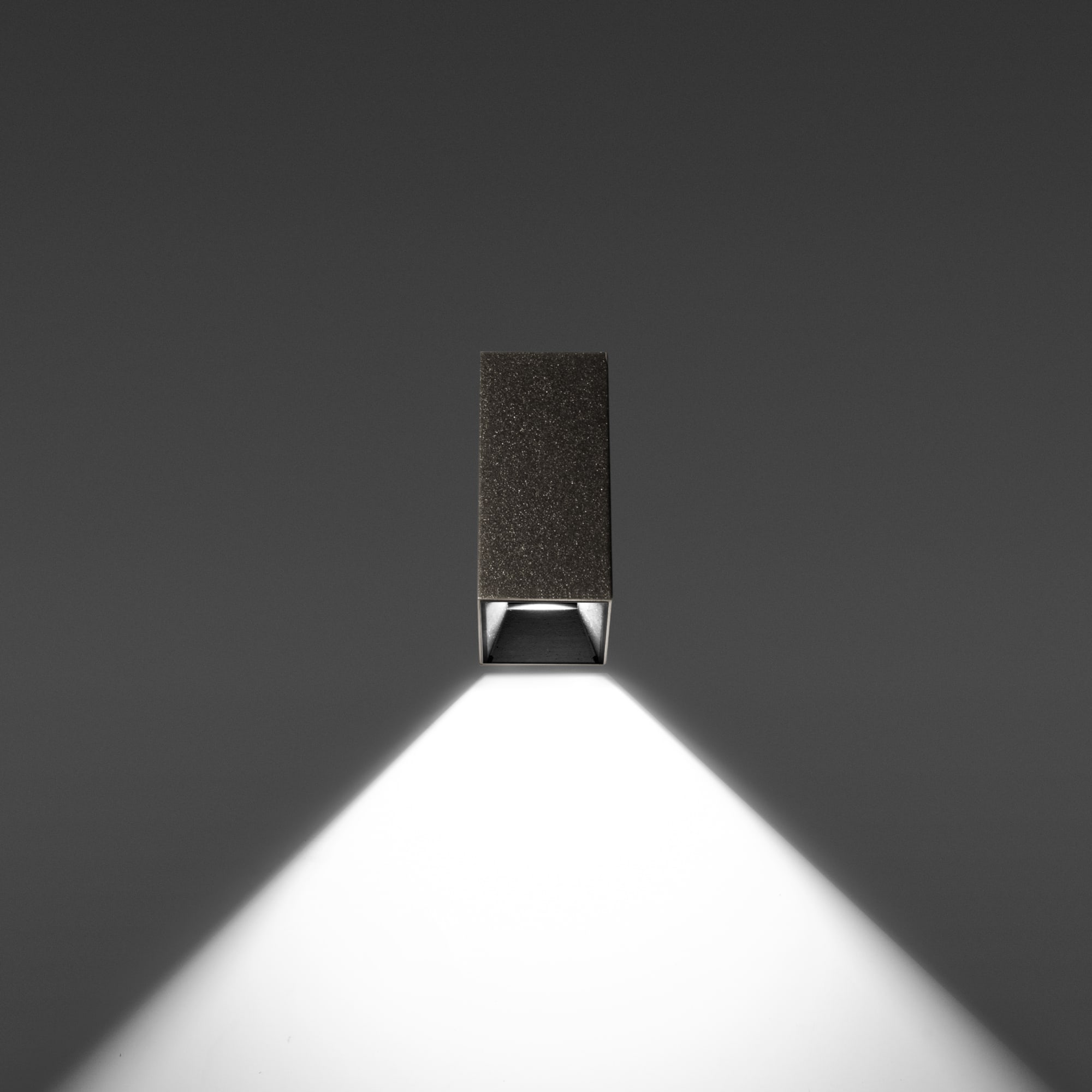 SIMES SPA - SMVS.2550W.20 APPLY RETT 1FIN+COB 930 230V BRO