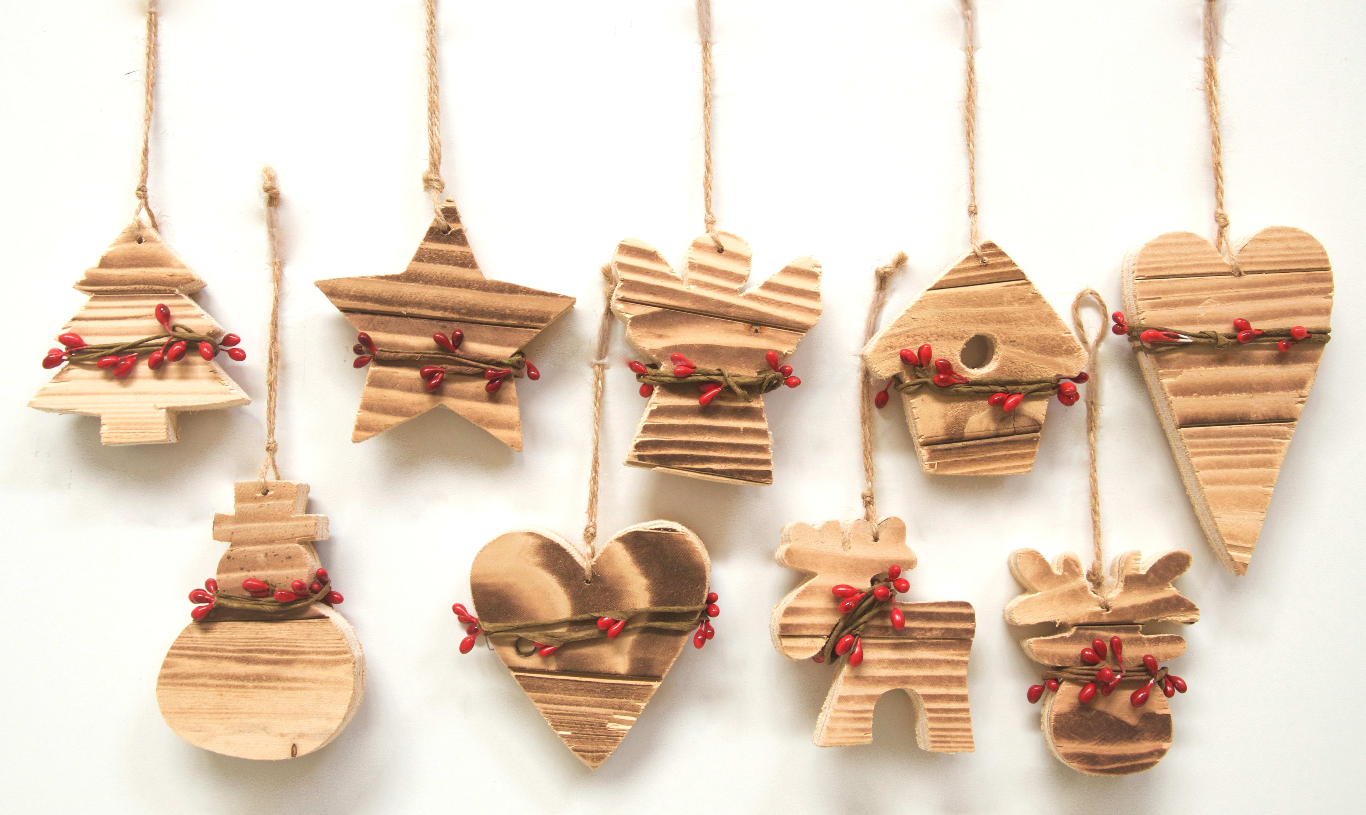 GIOCOPLAST NATALE SP - GCP34015279 ADDOBBO LEGNO DECORATO CM 7 - 9 ASS