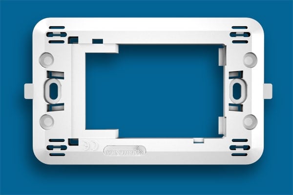 AERTECNICA SPA ATNNA697 SUPPORTO ADATT.PLACCA BTICINO BIANCO