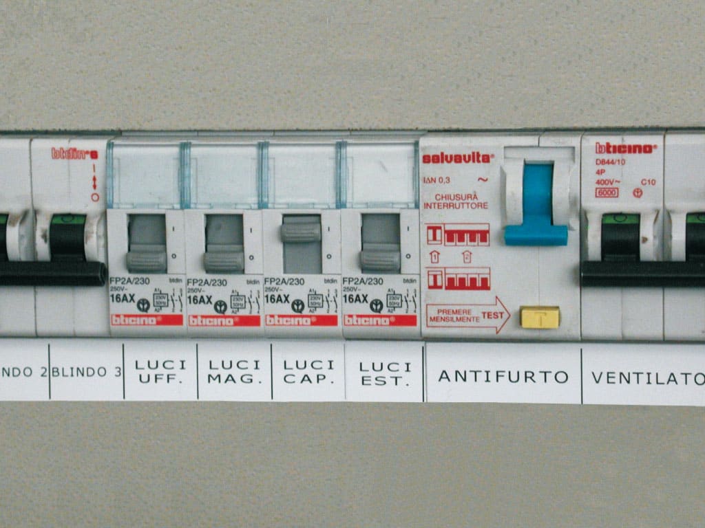 CEMBRE S.P.A. - CEM990747N ETICH. MG-17.5-VY AD.GIALLA VINILE 15X10