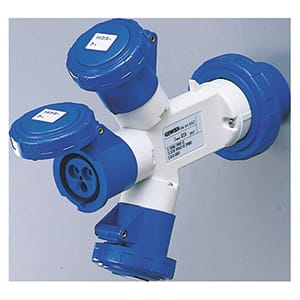 GEWISS - GEWGW64062 MOLTIPLICATORE ADATTATORE DI CORRENTE IP67 - SPINA 2P+T 32A 230V ac 50/60HZ-3 PRESE 2P+T 16A 230V ac