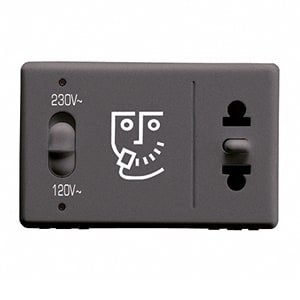 GEWISS - GEWGW21841 PRESA PER RASOIO PER IMPIANTI ALBERGHIERI - STANDARD EURO/AMERICANO - SEGNALAZIONE LUMINOSA TENSIONE - 230V50/60Hz - 3 MODULI - SYSTEM BLACK