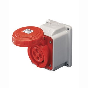 GEWISS - GEWGW62433 PRESA FISSA DA PARETE A 10° - IP67 - 3P+N+T 16A 480-500V 50/60HZ - NERO - 7H - CABLAGGIO A VITE