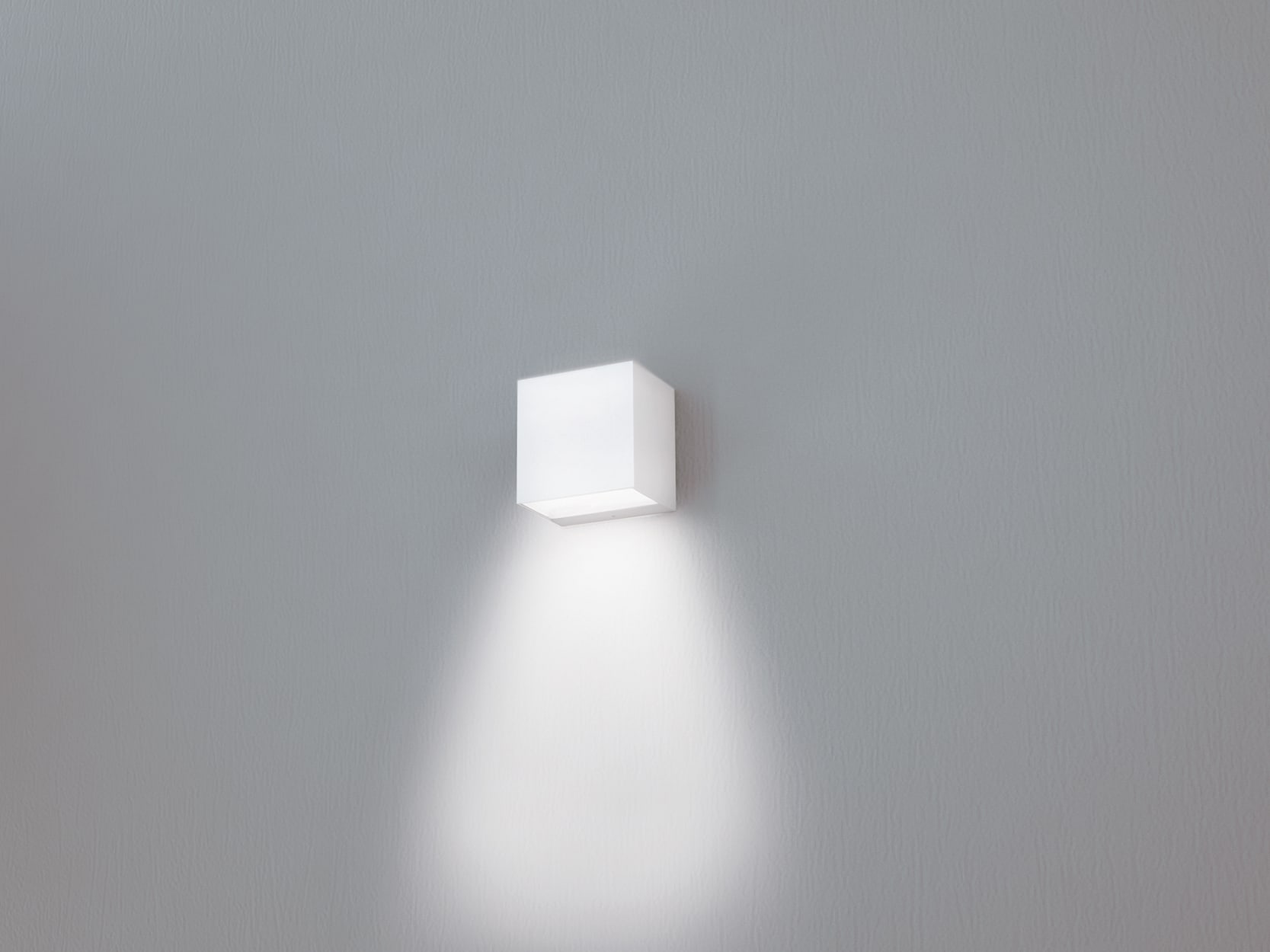 NOBILE ITALIA NOBBA10/1A/3K/W APPLIQUE MONOEM. 9W 3K 85 IP65 230V BI