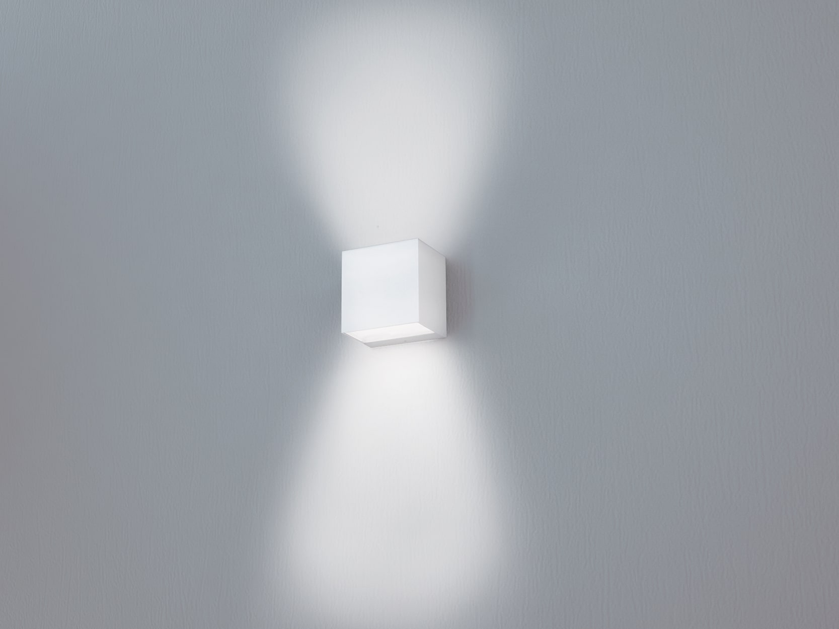 NOBILE ITALIA NOBBA10/2A/3K/W APPLIQUE BIEM. 2X9W 3K 80/60 IP65 230V B