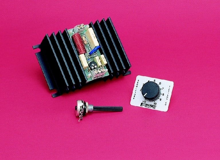 TECNEL TECNOLOGIE EL - TTETE7711 REG 3000W/230VCA /PSMRC CON ACCESSORI