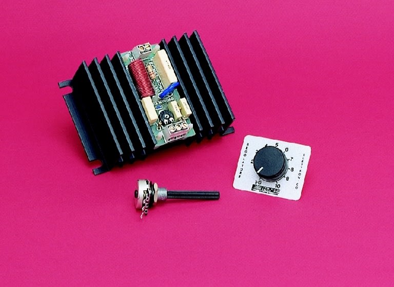 TECNEL TECNOLOGIE EL - TTETE7701 REG 1000W/230VCA /PSMRC CON ACCESSORI