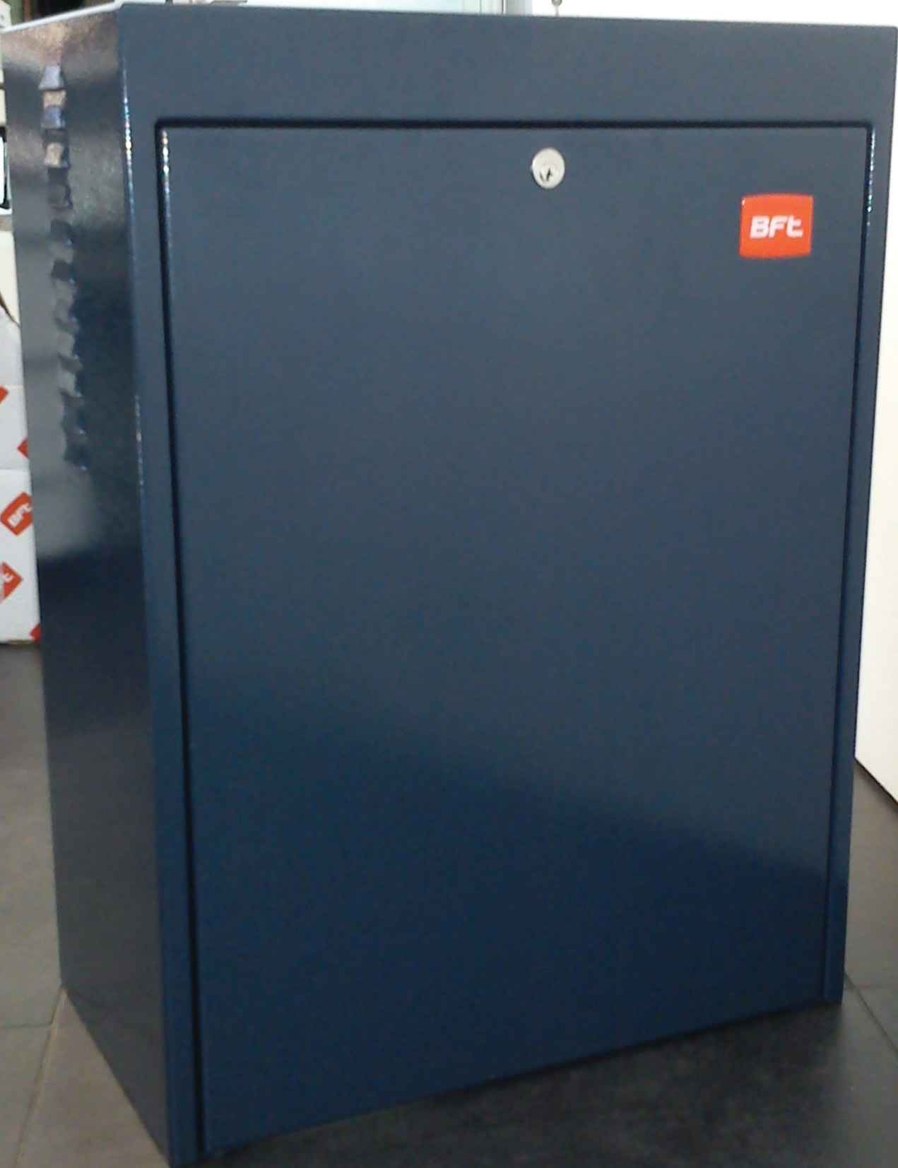 BFT - BFTP125018 THEKE B PRA 01 CASSONE METALLICO