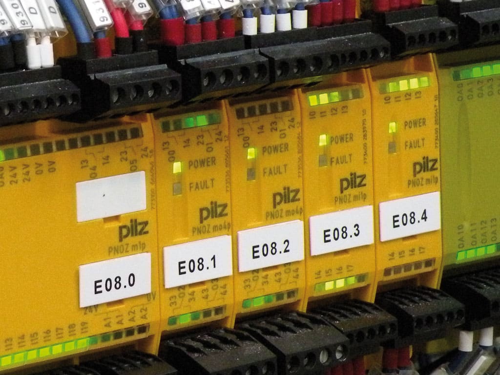 CEMBRE S.P.A. - CEM49248 TARGH.MG-TAA ADES.GIALLA 15X44 X COMPONE